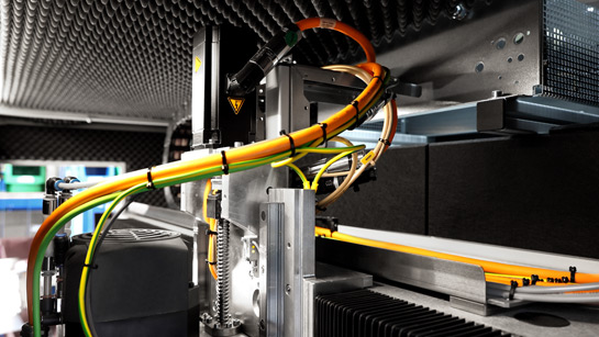 LHMT entwickelt seine Achsen selbst. Für die Regelung liefert STÖBER die Antriebsregler.