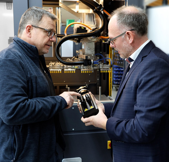 Knut Handte, Konstruktionsleiter bei LHMT (li.) und Guido Wittenauer von STÖBER.